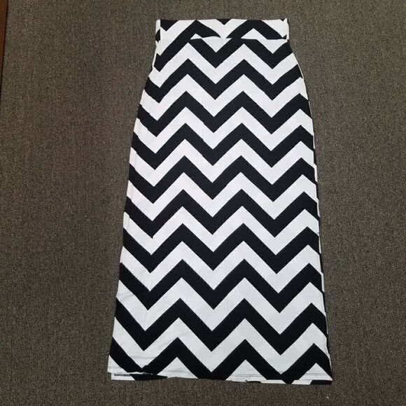 A.N.A Chevron Maxi Skirt *Medium, waist 30, length - Picture 2 of 3